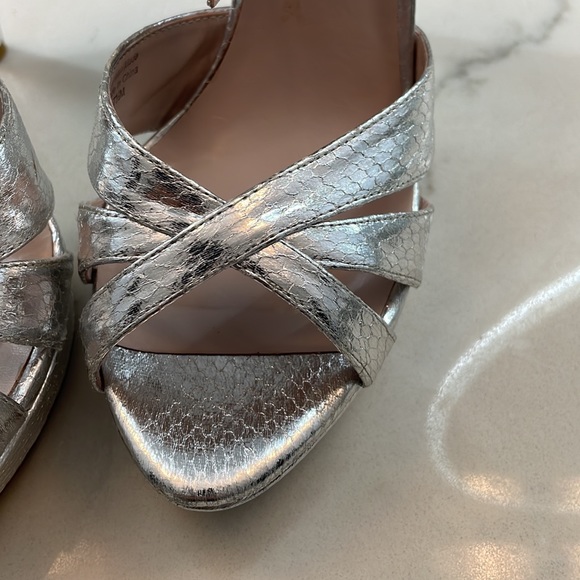 Silver heels - Picture 2 of 6